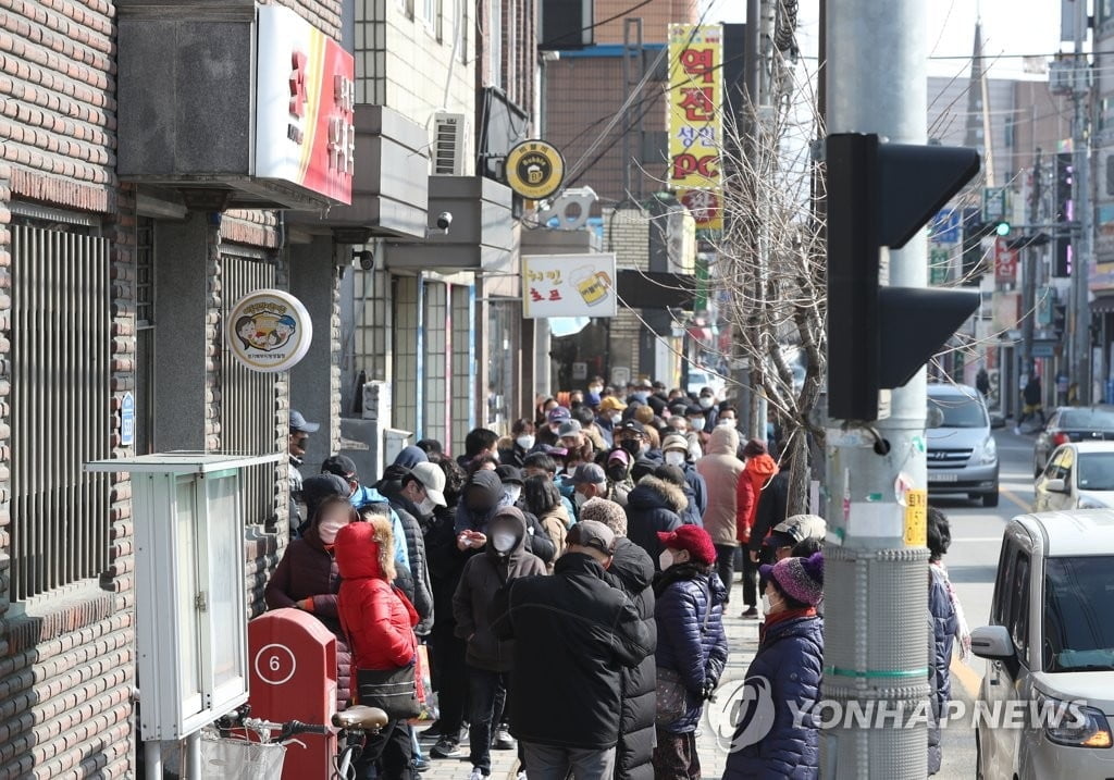 편의점서 공적 마스크 판매 `불가능`..."물량 부족"