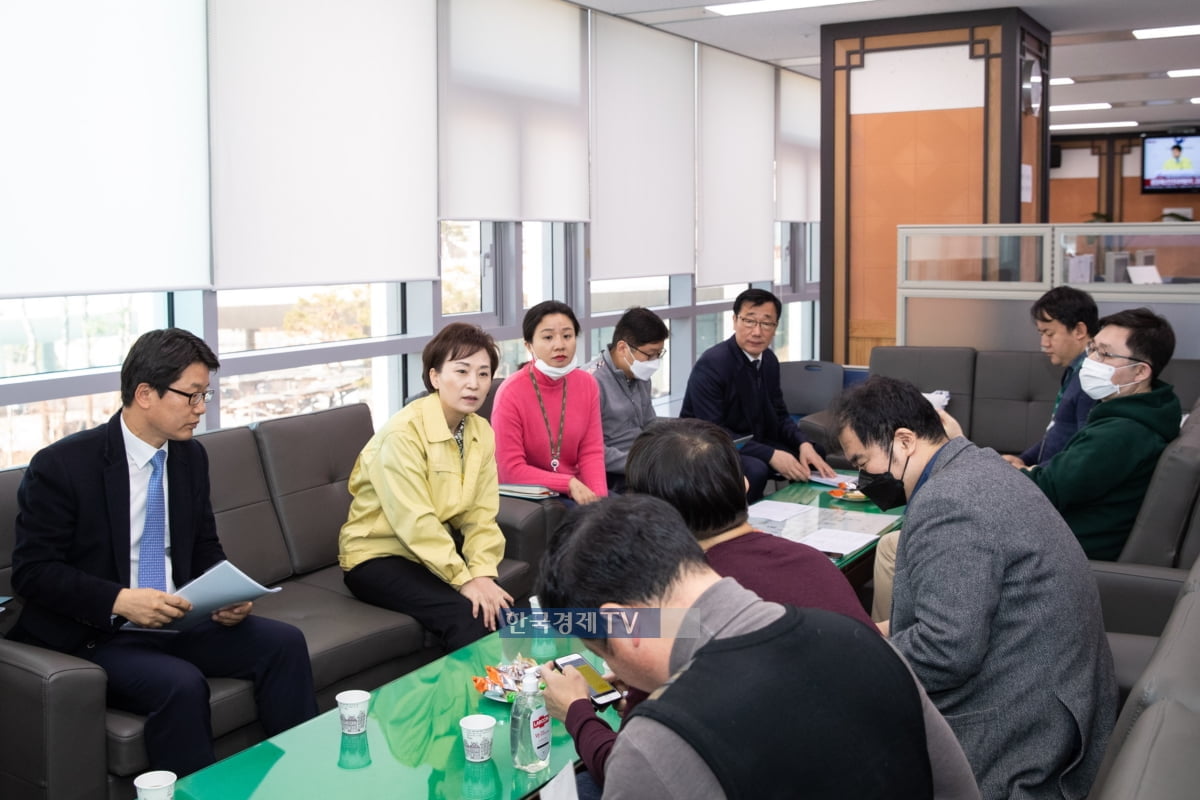 김현미 "타다 금지 아니다…제도권 안으로 들여오자는 것"