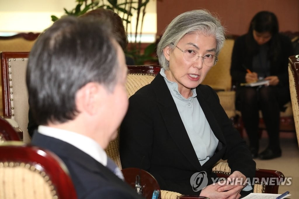 강경화, 日 한국인 입국제한 `강력 항의`…"매우 부적절, 우리도 대응할 것"