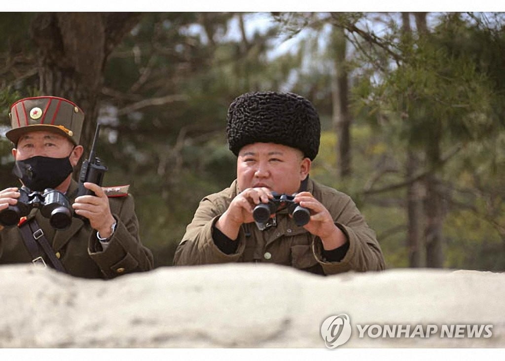 김정은, 포병부대 사격경기 지도…"현대전은 포병싸움"