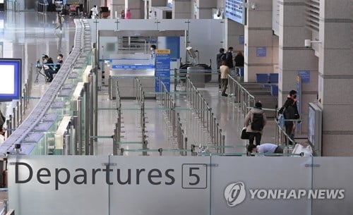 한국발 입국제한 4곳 늘어 131개국…홍콩은 조치 완화