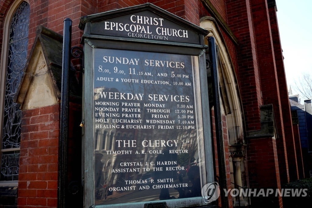 美 비상사태 첫 주말 `집단공포``…문 닫은 종교시설, 동난 생필품