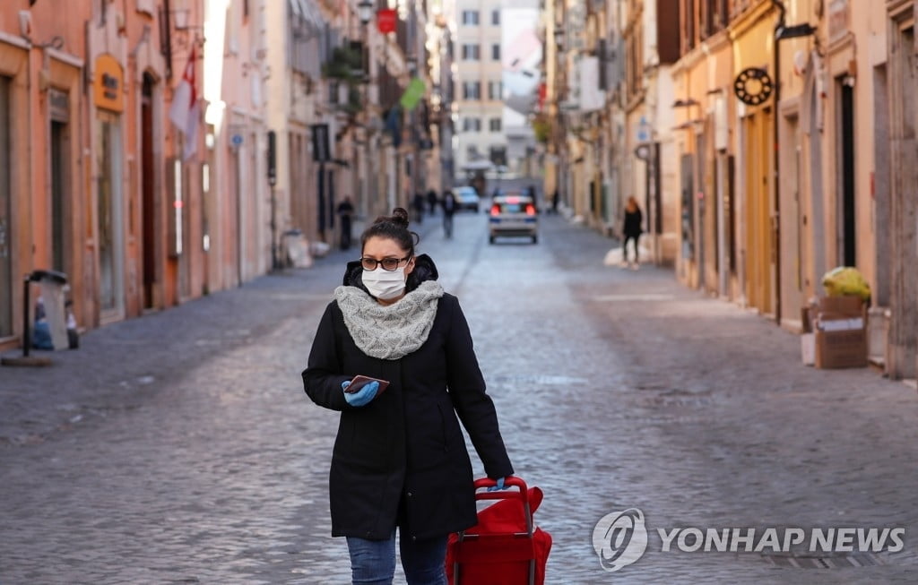 이탈리아 교수 "한국, 바이러스 억제 성공…우리도 배워야"