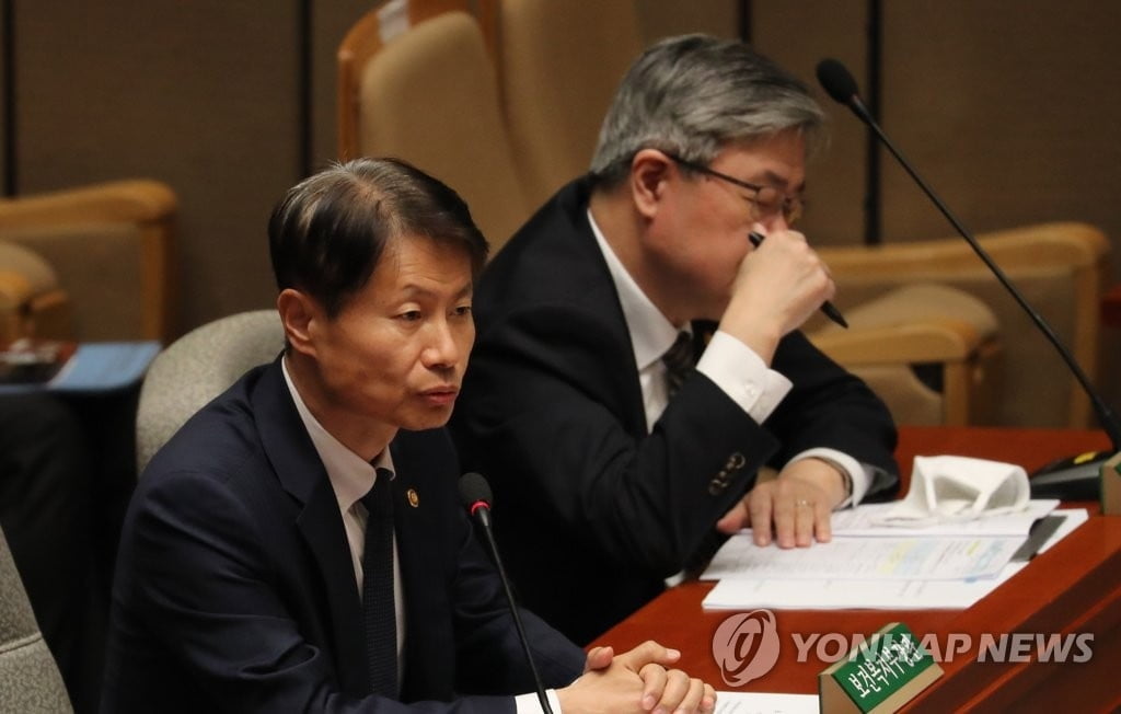 `자가격리` 복치차관, 17일 국회 본회의 참석 확인…"마스크 안 끼고"