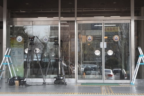 `은행 잔고 증명서 위조 의혹` 윤석열 장모 검찰 출석할까…검찰 측은 `침묵`