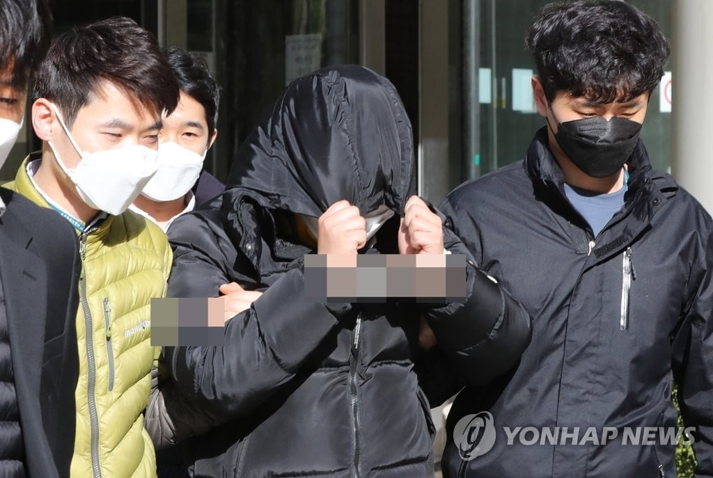 성 착취물 텔레그램 `박사방` 운영 20대 구속…"신상공개 검토 중"