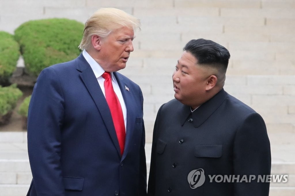 김여정 "트럼프, 김정은에 친서…코로나19 방역 협조 의향"