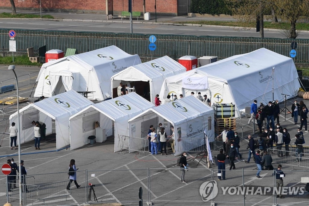 전세계 10억명 `외출 자제`...공장은 멈추고 화장장 24시간 가동