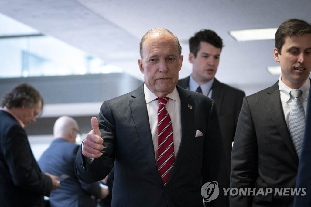 美 2,500조원 `통 큰` 부양책…日 11조원 `밥값 보조` 추진