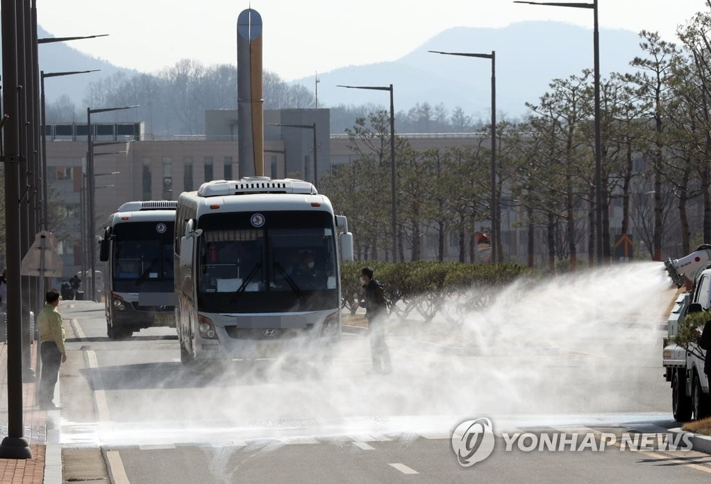 법무연수원 유럽발 입국자 2명 확진…음성 112명 퇴소