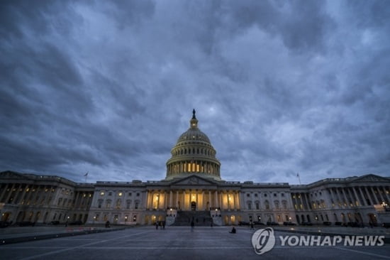 美 상원, `2700조원` 천문학적 부양안 가결…"만장일치"