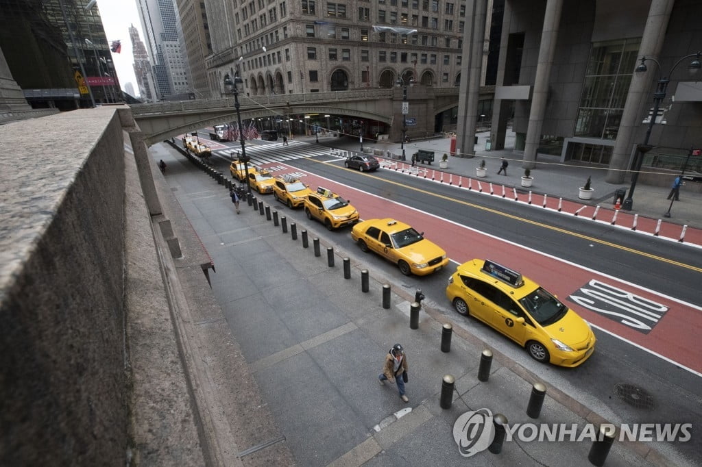 "곧 영안실도 한계"…美 코로나19 사망자 1,000명 넘어