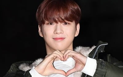 강다니엘, 아이돌차트 102주 연속 1위…'미스터트롯' 임영웅 순위권 진입