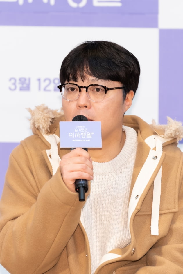 [TEN 포토] '슬기로운 의사생활' 신원호 연출, '대세 배우로만 캐스팅 했어요'