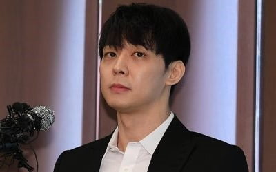 '은퇴 선언' 박유천, 공식 SNS 개설 하루 만에 팔로워 3만명 육박