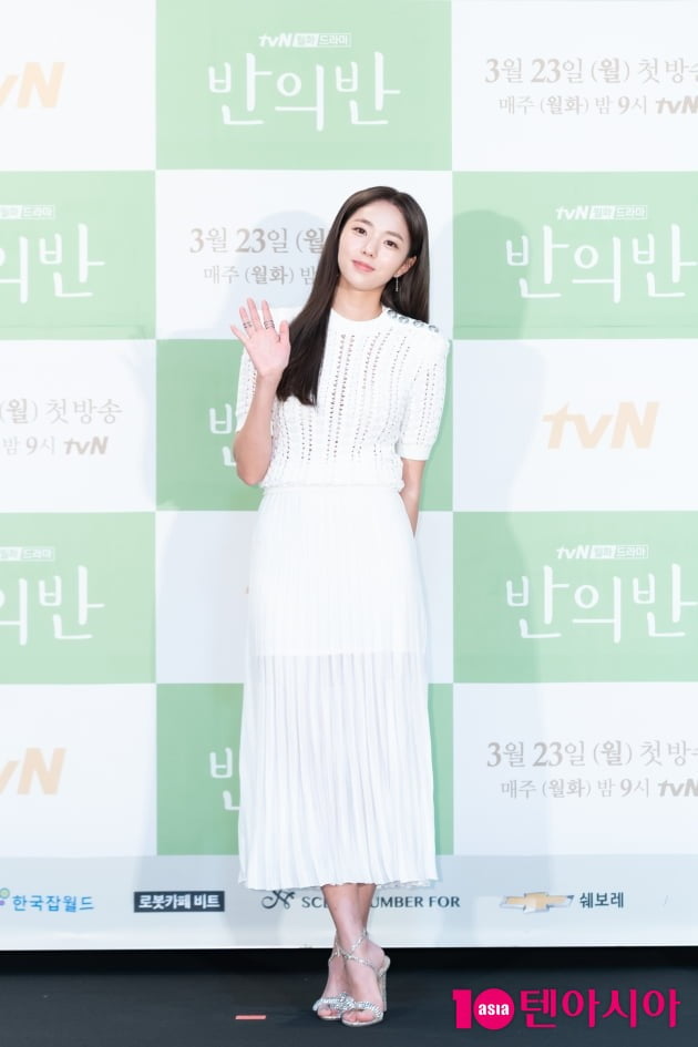 '반의반'에서 배우 채수빈은 클래식 녹음엔지니어 서우를 연기한다. /사진제공=tvN