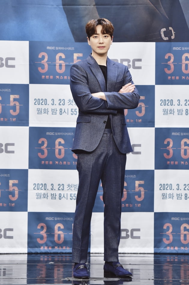 [TEN 포토] ‘365 : 운명을 거스르는 1년’ 이준혁, '부드러운 카리스마'