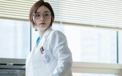 '슬기로운 의사생활' 속 전미도의 존재감