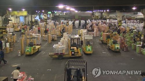 '국내 최대' 가락시장 종업원 코로나19 확진