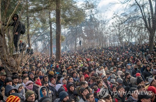 터키 국경 열자마자 1만3천명 몰려…유럽 '난민사태 재현' 공포