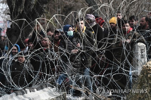 EU·터키 난민협정 4년만에 폐기위기…"EU 목에 칼 겨눠진 꼴"