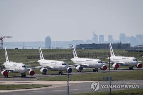 코로나19로 운항 급감하자 파리 오를리공항 폐쇄
