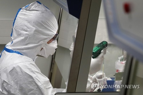 미 연구진, 기존 약물서 코로나19 치료제 찾는다…"곧 확인"