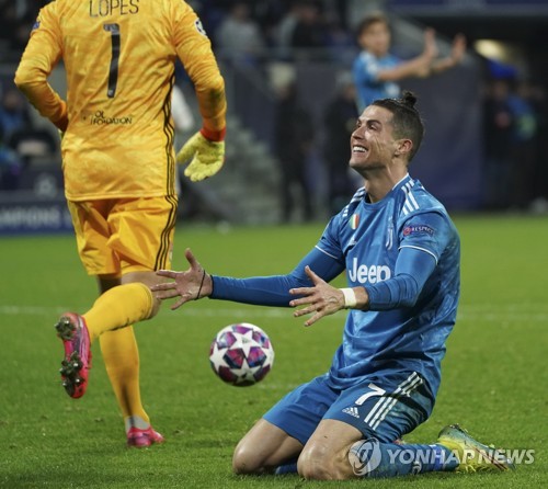 코로나 직격탄 맞은 유럽축구계, '선수 임금 삭감' 움직임(종합)