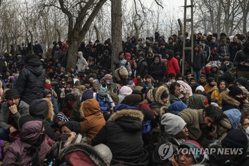 이주민보트 향해 총질까지…터키 난민 유럽행 방관에 긴장 고조