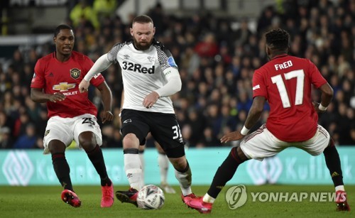 맨유, 웨인 루니 버틴 더비에 3-0 완승…FA컵 8강 진출