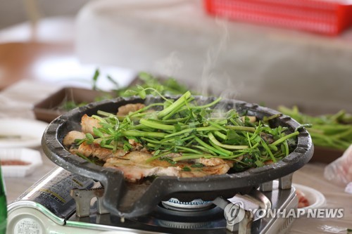 [입맛뒷맛] 어쨌든 봄인데…미나리·주꾸미로 우울함 떨쳐볼까