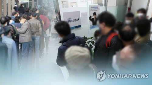 기재차관 "소상공인 대출 혼잡 1∼2주간 더 이어질 듯"(종합)