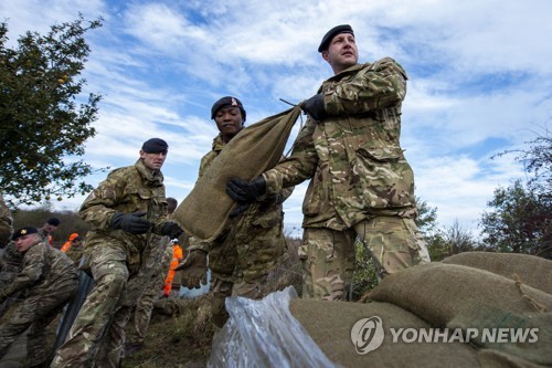 영국, 코로나 19 대응에 군 병력 2만명 투입 준비