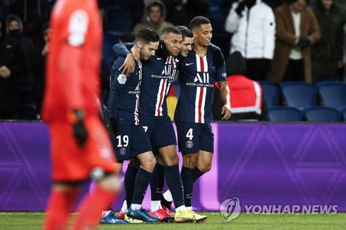 프랑스 프로축구리그, 코로나19로 무기한 중단