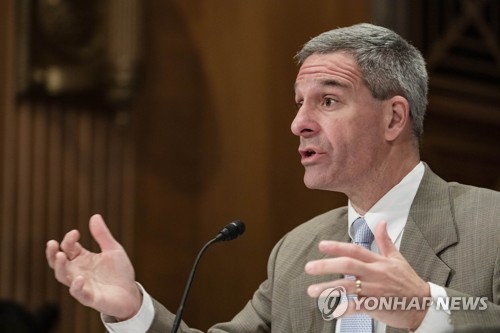 미 고위당국자, 한국 입국금지 않는 이유로 "의료검사에 적극적"