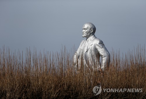 공산주의 패망 30년 지난 독일에 레닌 동상이…"서독 최초"