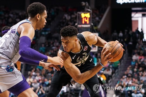 NBA 제임스, 트리플더블…'슈퍼 루키' 윌리엄슨은 35득점
