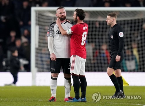 맨유, 웨인 루니 버틴 더비에 3-0 완승…FA컵 8강 진출