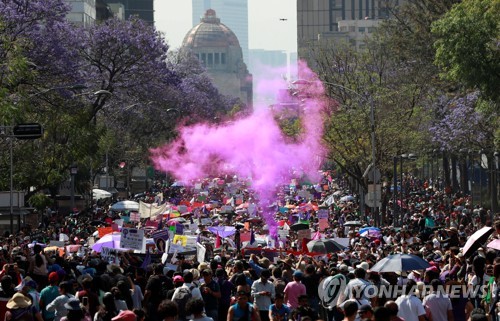 중남미 거리가득 여성들의 외침…코로나19 우려에도 대규모 행진