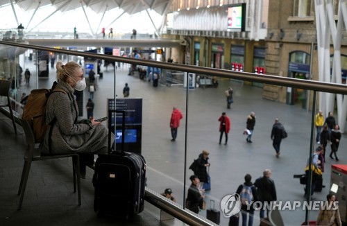 영국 코로나19 확진자 2천명 육박…"해리 왕자도 노출 우려"(종합)