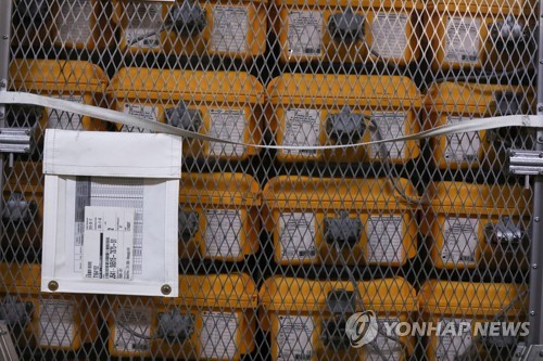 마스크·장갑 구하러 네일샵·문신샵에도 전화…혼돈의 미국