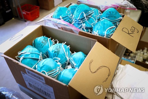마스크·장갑 구하러 네일샵·문신샵에도 전화…혼돈의 미국