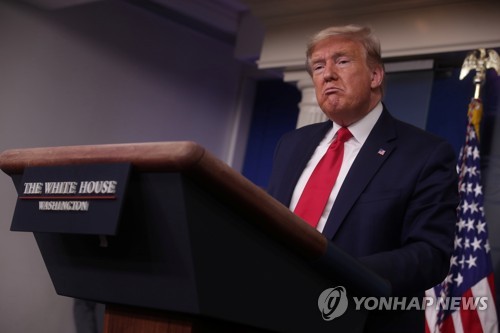 트럼프, 실업수당 폭증에 "700만 건일 수도 있었다" 파장 차단