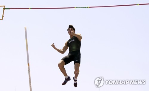남자장대높이뛰기 진민섭, 도쿄올림픽 출전권 획득…5m80