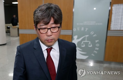 '횡령·수십억 통행세' 김도균 탐앤탐스 대표 집유 확정