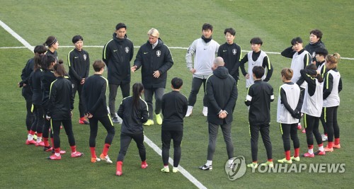 뜻밖의 3개월 공백…여자축구 벨 감독, 차분하게 올림픽 PO 준비