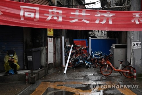 [속보] 중국 전역서 코로나19 사망 42명·확진 202명 늘어
