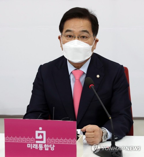 심재철 "병상 부족 심각…긴급명령권 발동해 분산 수용해야"