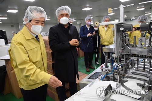 정총리 "마스크 공적유통 잘 안되면 금주 말께 더 강력한 조치"(종합)