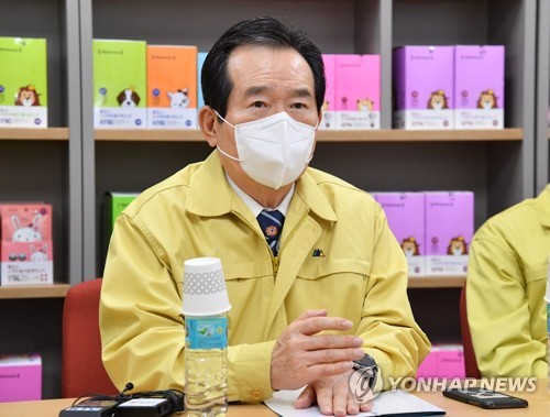 정총리 "마스크 공적유통 잘 안되면 금주 말께 더 강력한 조치"(종합)